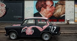 berlin car wall